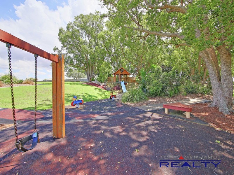 12 Harrogate Place, Gumdale QLD 4154