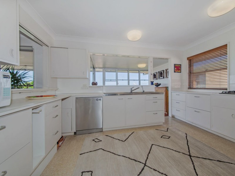 16 Valetta Street, Manly QLD 4179
