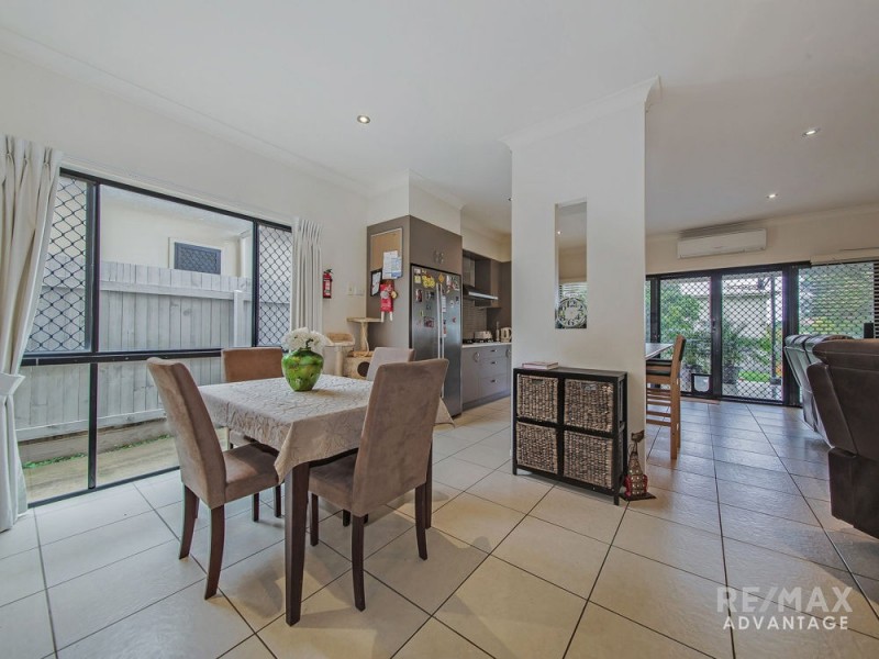 16 Montrose Parade, Wynnum West QLD 4178