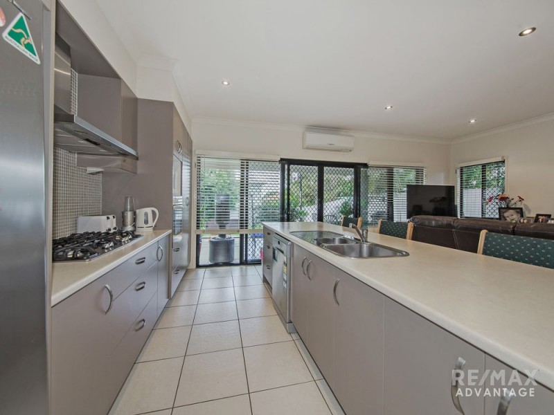 16 Montrose Parade, Wynnum West QLD 4178