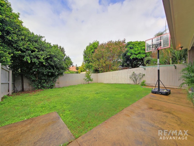 16 Montrose Parade, Wynnum West QLD 4178