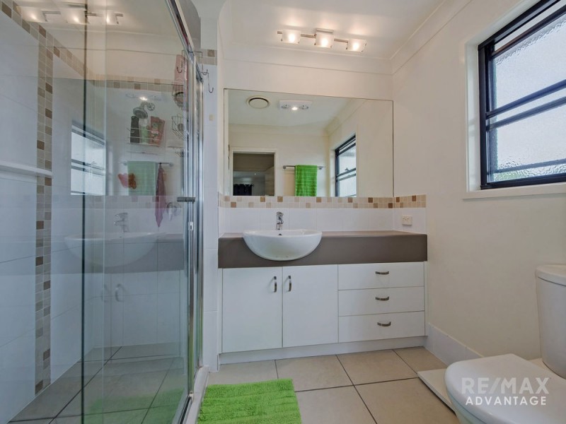 16 Montrose Parade, Wynnum West QLD 4178