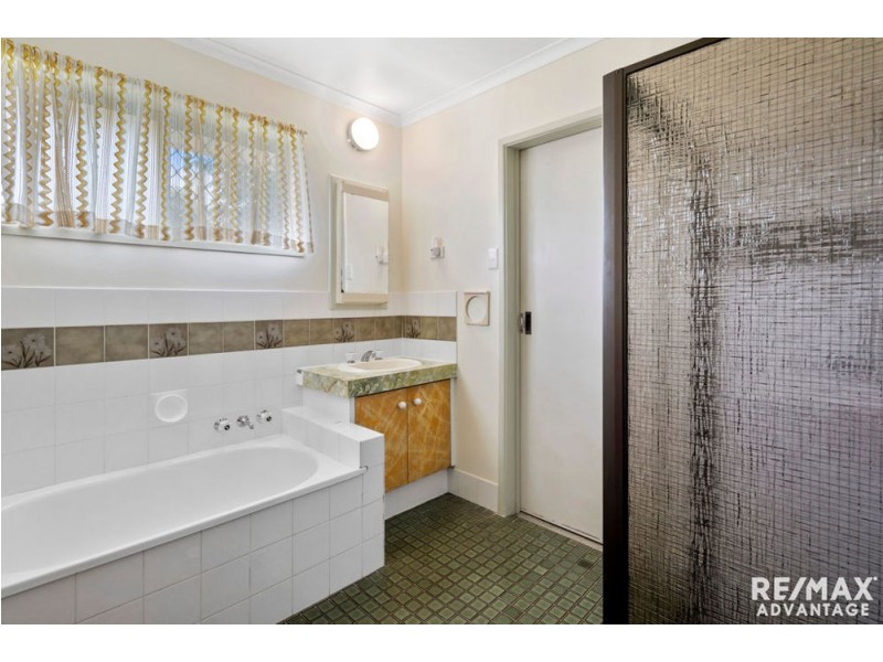 8 Woolford Pl, Manly West QLD 4179