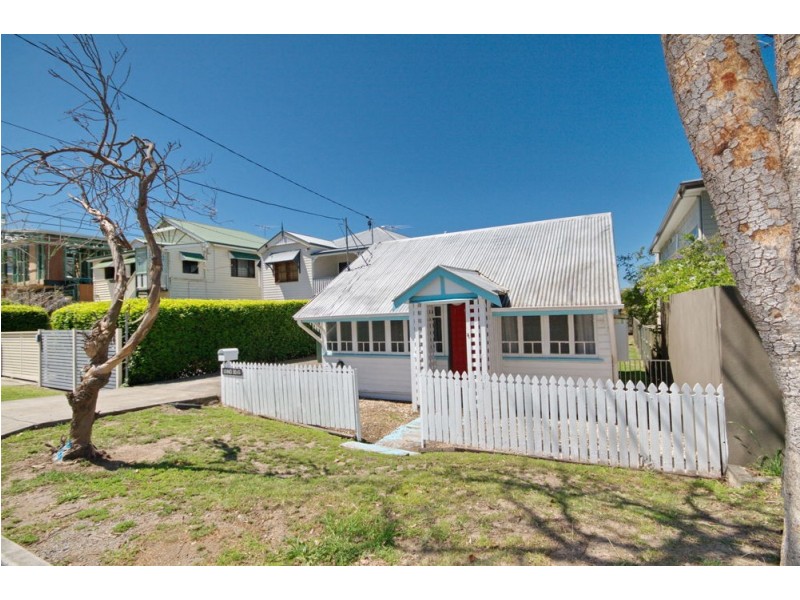 30 Oakley Street, Manly QLD 4179