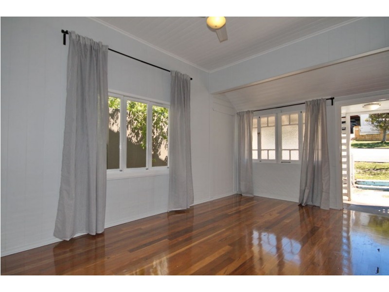 30 Oakley Street, Manly QLD 4179