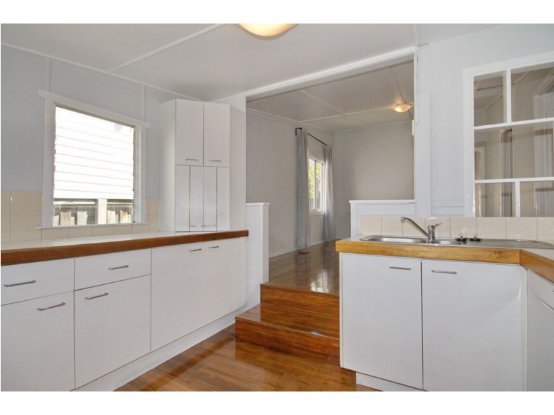 30 Oakley Street, Manly QLD 4179