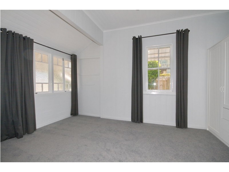 30 Oakley Street, Manly QLD 4179