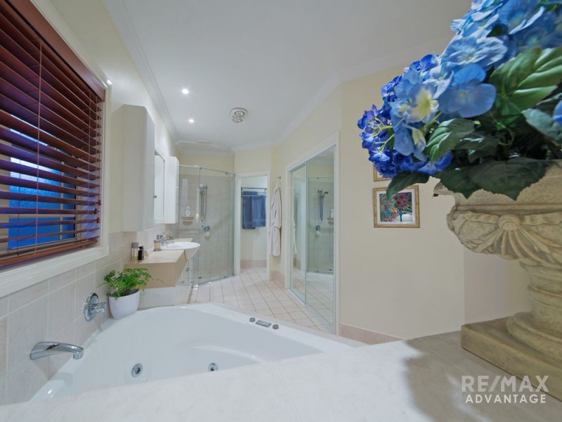 156 Gordon Parade, Manly QLD 4179