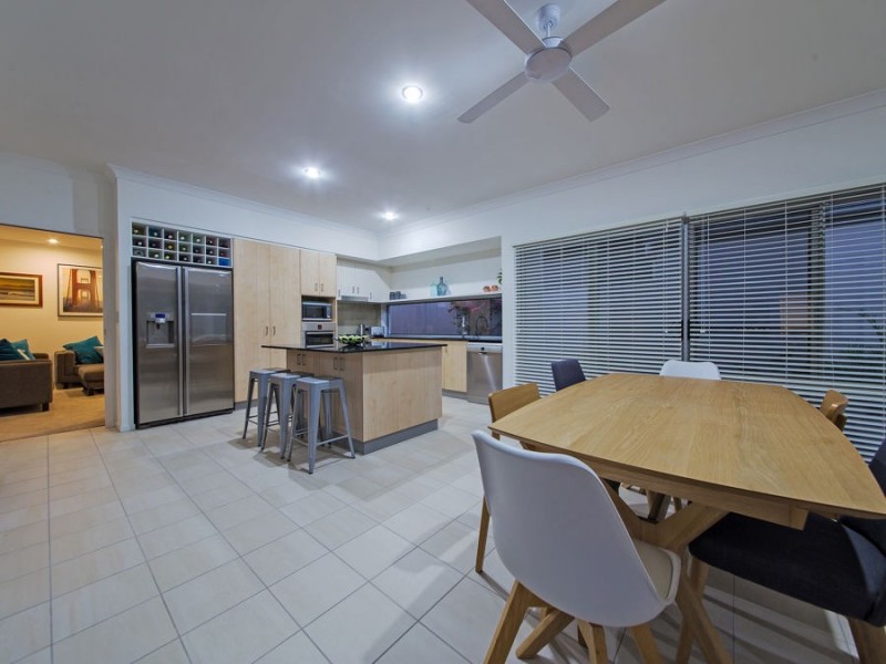 20 Hawksbury Crescent, Wakerley QLD 4154