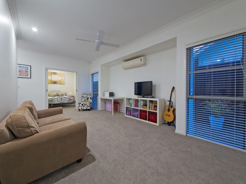 20 Hawksbury Crescent, Wakerley QLD 4154