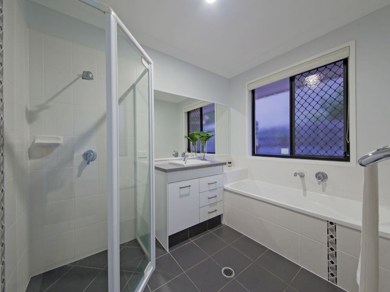 59 Moss Road, Wakerley QLD 4154