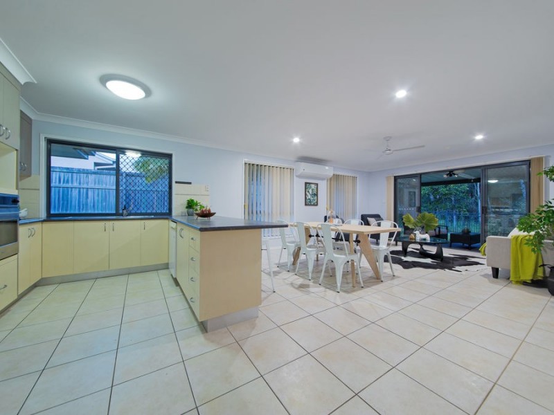 12 Cliff Close, Wakerley QLD 4154