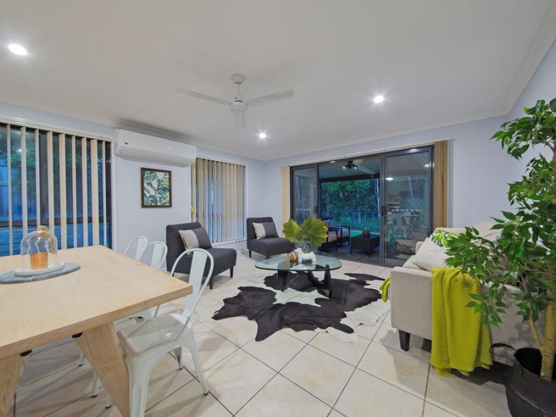 12 Cliff Close, Wakerley QLD 4154