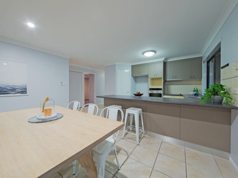 12 Cliff Close, Wakerley QLD 4154