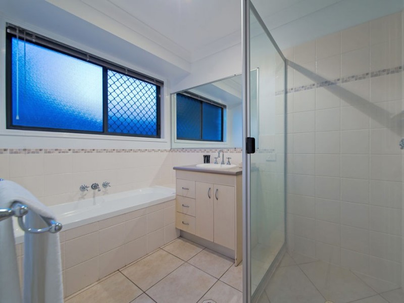 12 Cliff Close, Wakerley QLD 4154