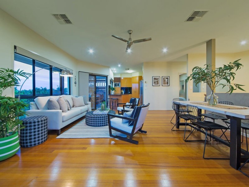 63 Rowland Avenue, Wakerley QLD 4154