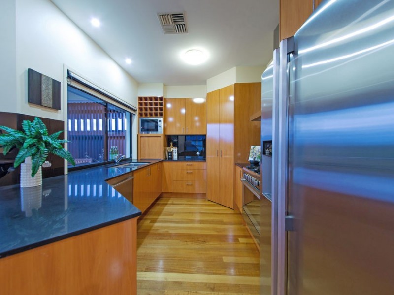 63 Rowland Avenue, Wakerley QLD 4154