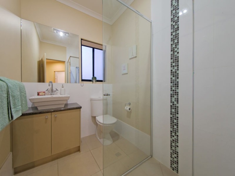 63 Rowland Avenue, Wakerley QLD 4154