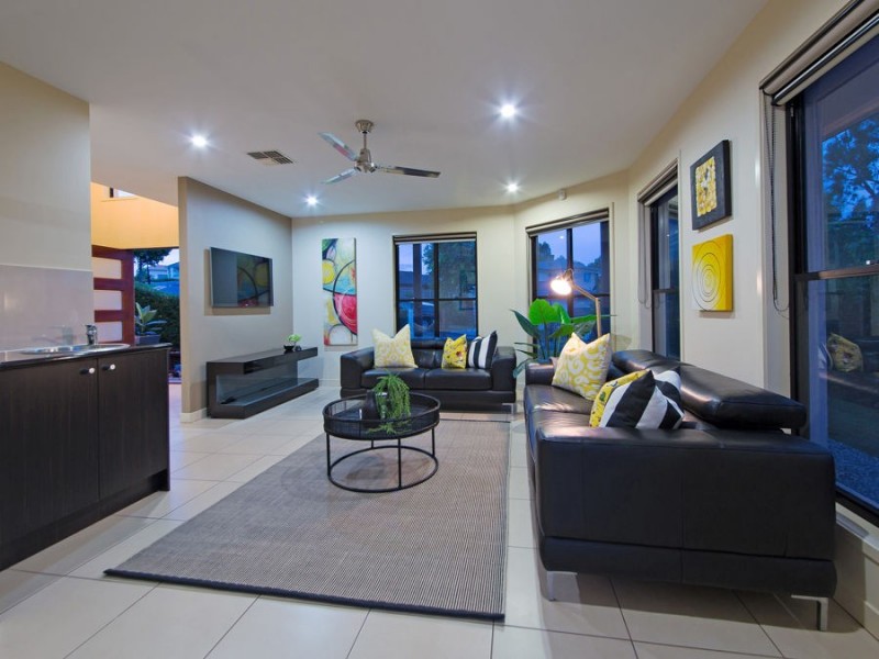 63 Rowland Avenue, Wakerley QLD 4154