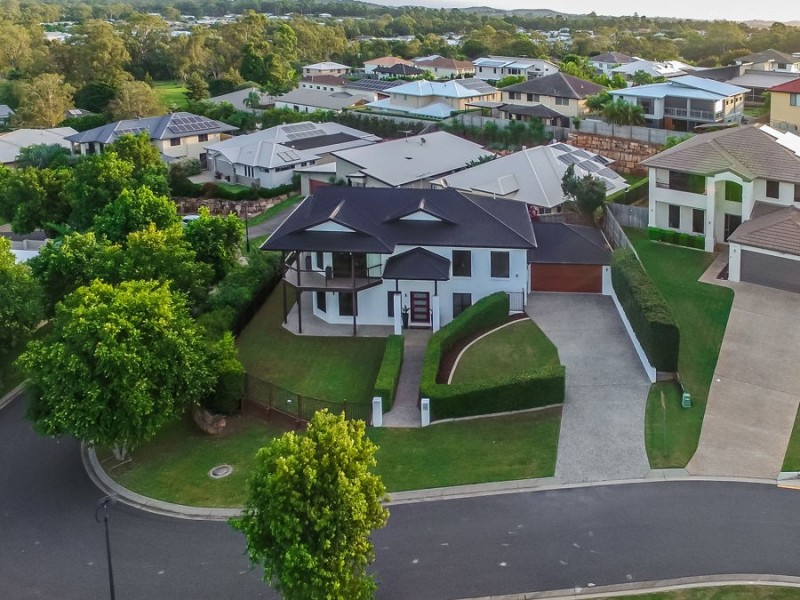 63 Rowland Avenue, Wakerley QLD 4154