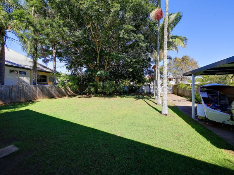 27 Strawberry Road, Manly West QLD 4179