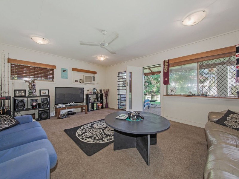 27 Strawberry Road, Manly West QLD 4179