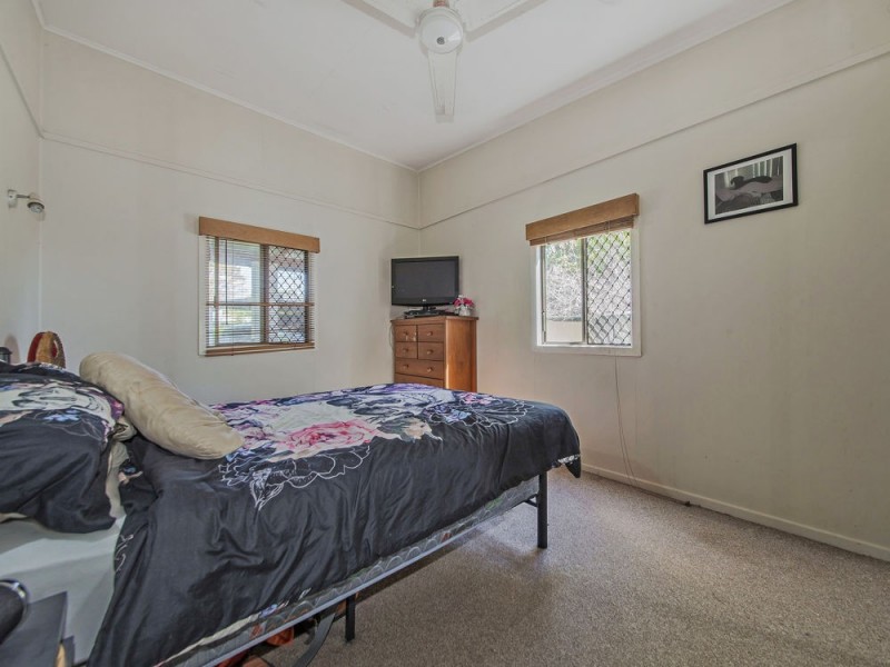 27 Strawberry Road, Manly West QLD 4179