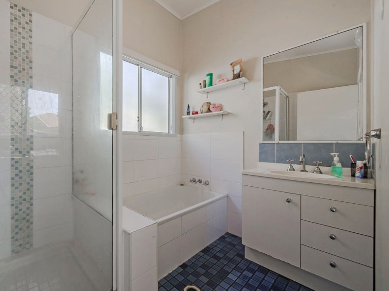 27 Strawberry Road, Manly West QLD 4179