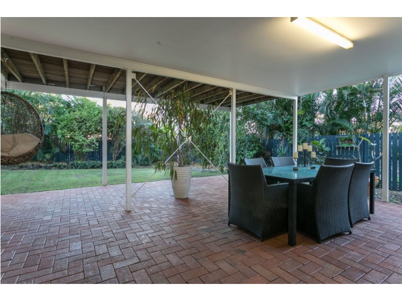 4 Regent Street, Wynnum West QLD 4178