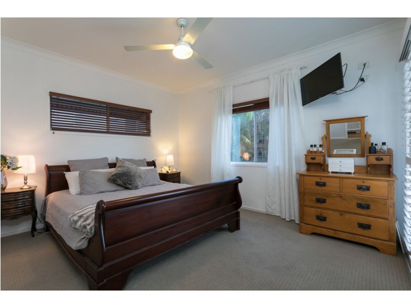 4 Regent Street, Wynnum West QLD 4178