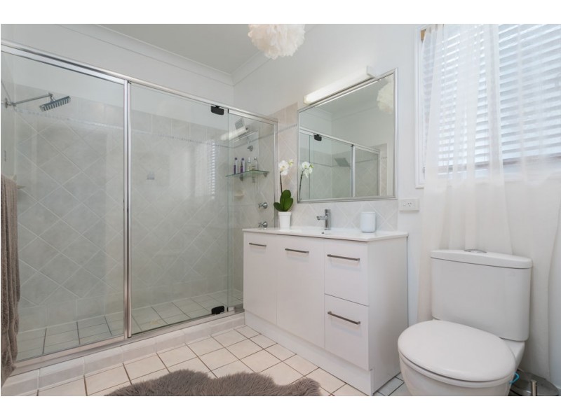 4 Regent Street, Wynnum West QLD 4178