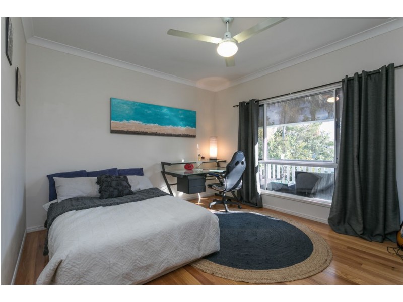 4 Regent Street, Wynnum West QLD 4178
