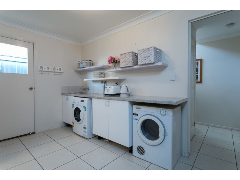 4 Regent Street, Wynnum West QLD 4178