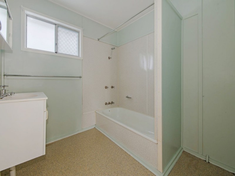 353 Whites Road, Lota QLD 4179