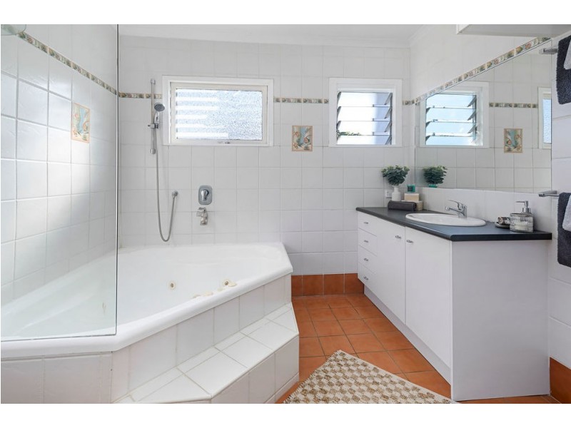 62 Kamarin St, Manly West QLD 4179