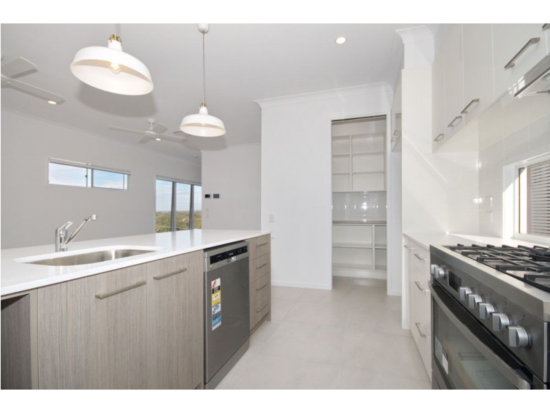 50 Barrinia Street, Manly QLD 4179