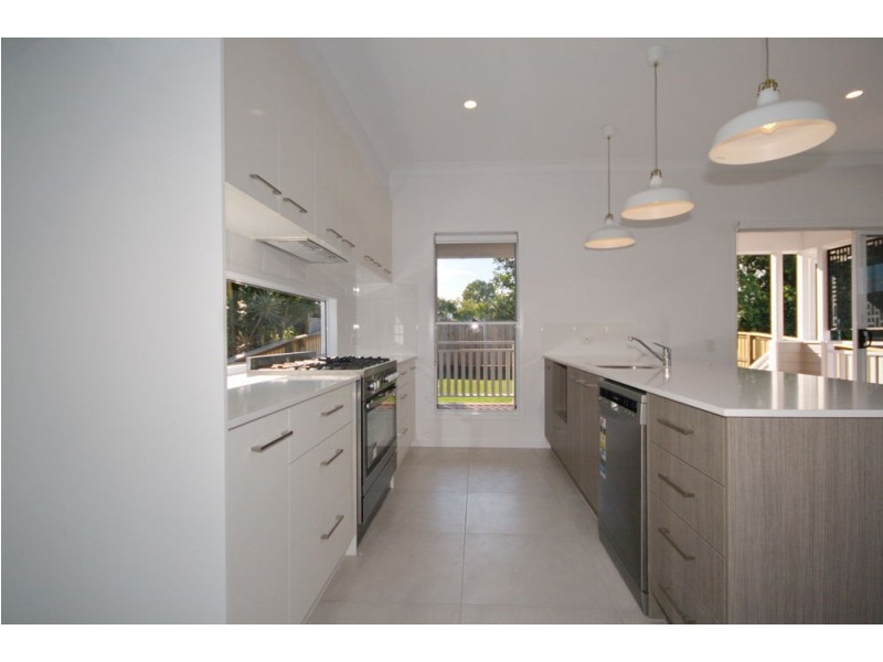 50 Barrinia Street, Manly QLD 4179