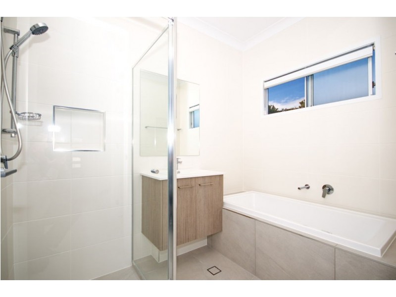 50 Barrinia Street, Manly QLD 4179