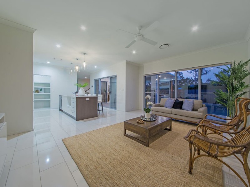 41 Margaret Crescent, Wakerley QLD 4154