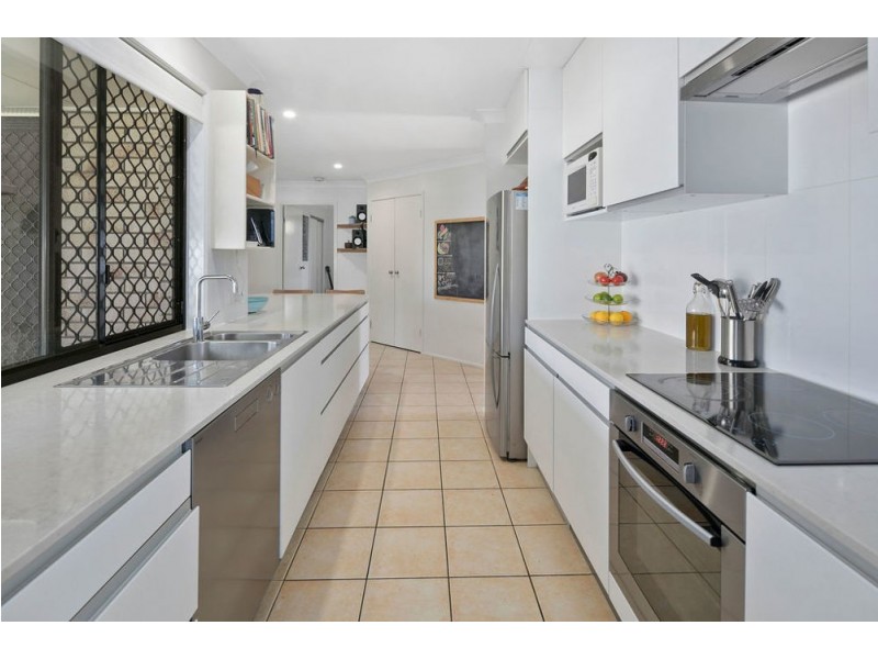 7 Janine St, Wynnum West QLD 4178