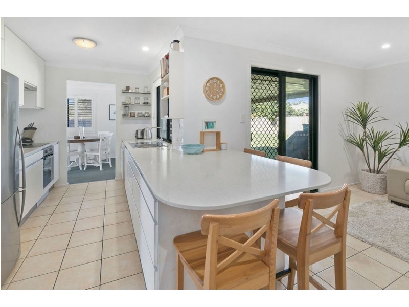 7 Janine St, Wynnum West QLD 4178