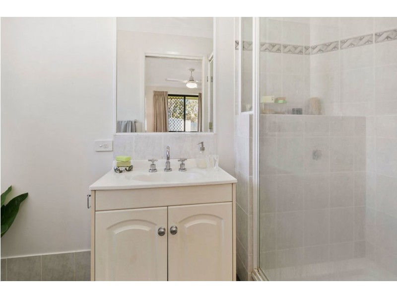 7 Janine St, Wynnum West QLD 4178