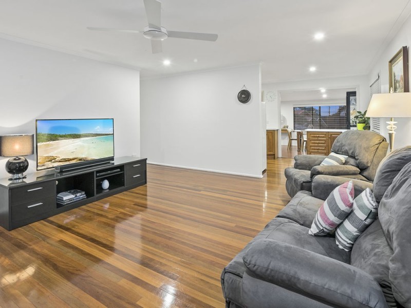 8 Iffley Street, Wynnum West QLD 4178