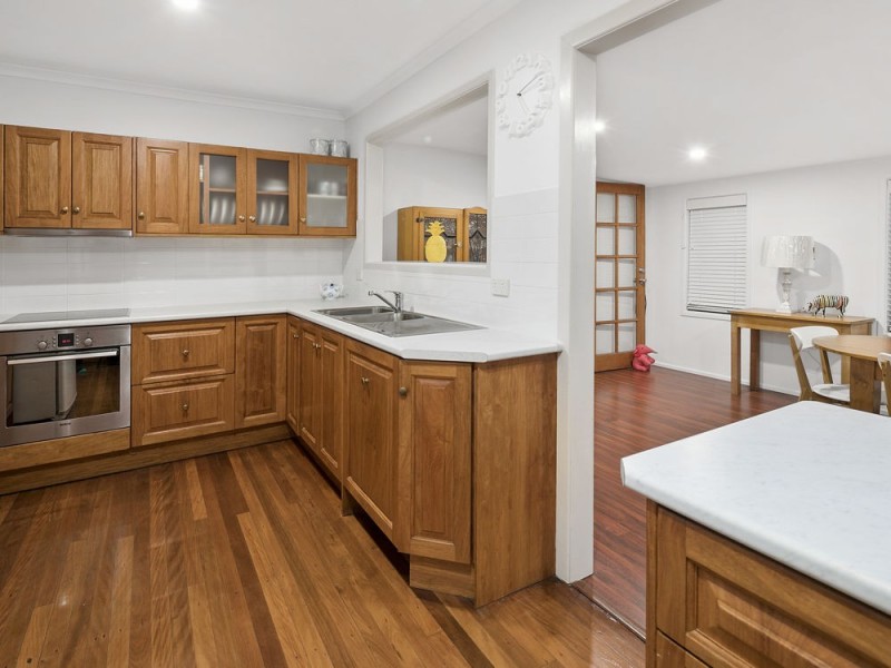 8 Iffley Street, Wynnum West QLD 4178