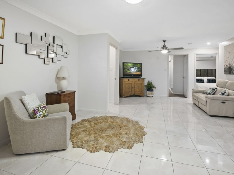 8 Iffley Street, Wynnum West QLD 4178