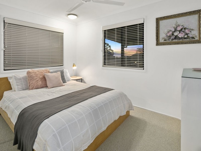 8 Iffley Street, Wynnum West QLD 4178