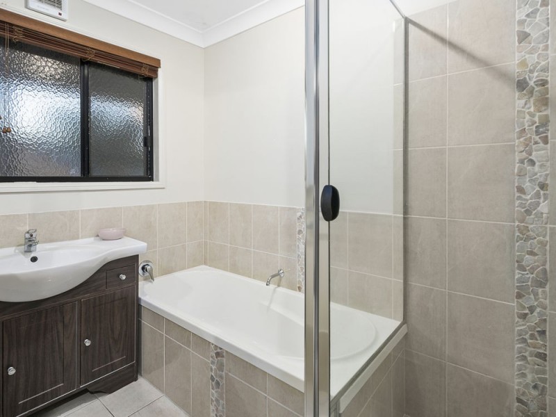 8 Iffley Street, Wynnum West QLD 4178