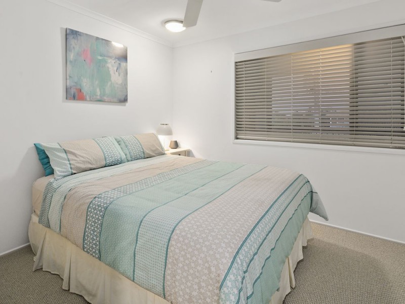 8 Iffley Street, Wynnum West QLD 4178