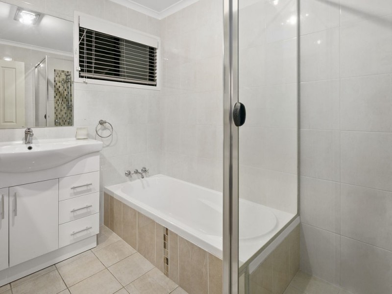 8 Iffley Street, Wynnum West QLD 4178