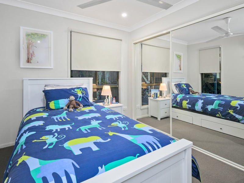8 Iffley Street, Wynnum West QLD 4178